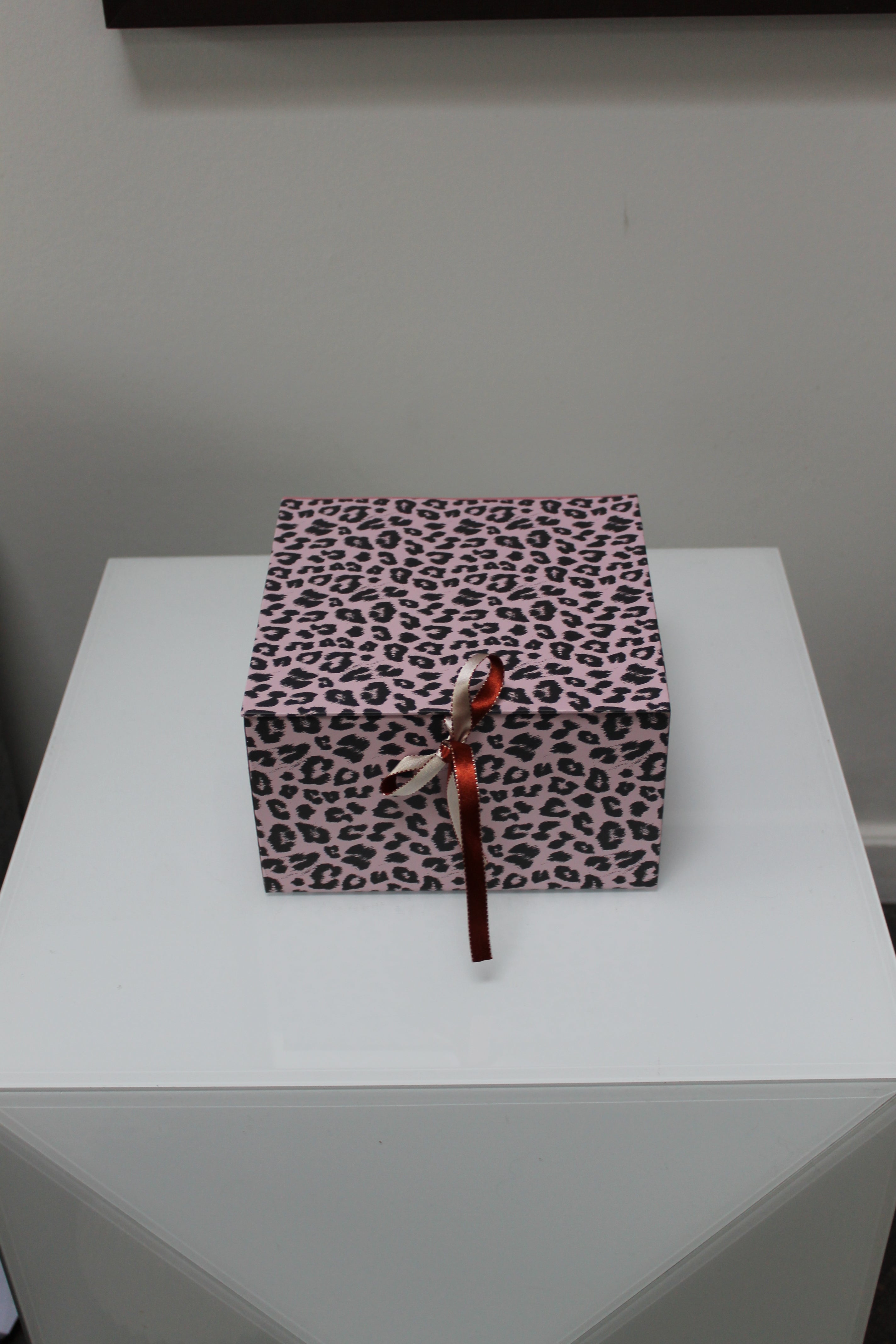 Medium Box, Leo Black/Rose