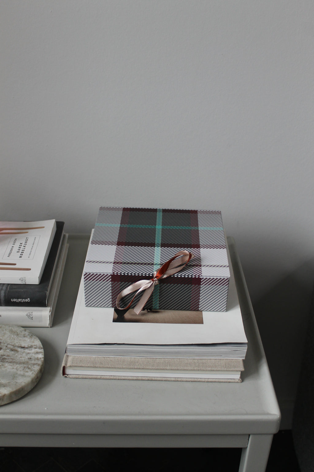 Flat Box, Tartan Grey