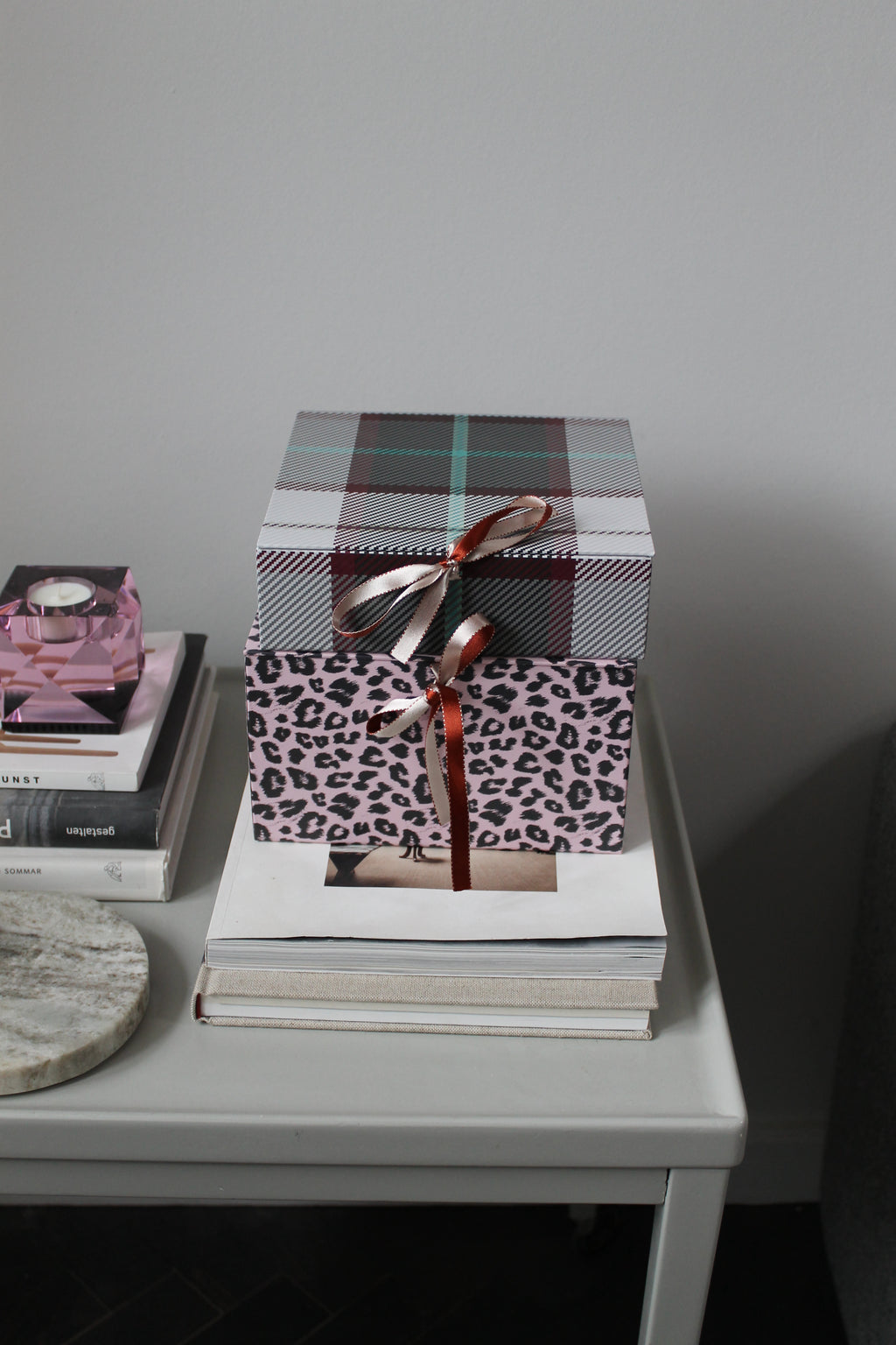 Flat Box, Tartan Grey