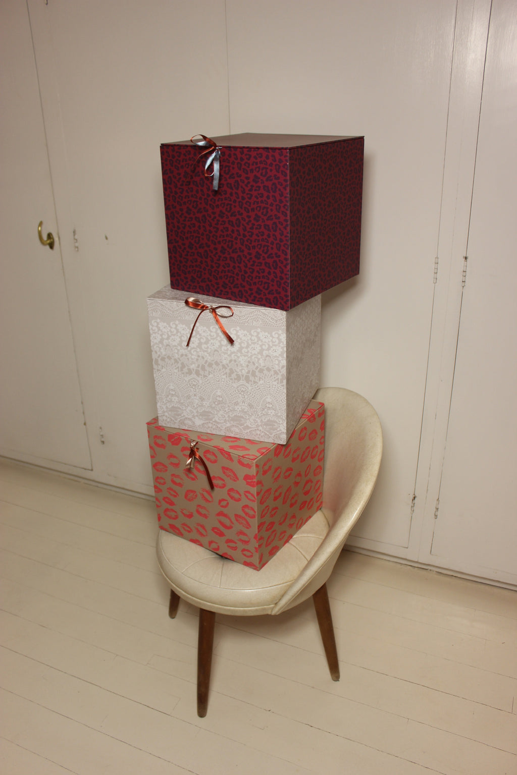 Mega Box, Kisses Beige/Red