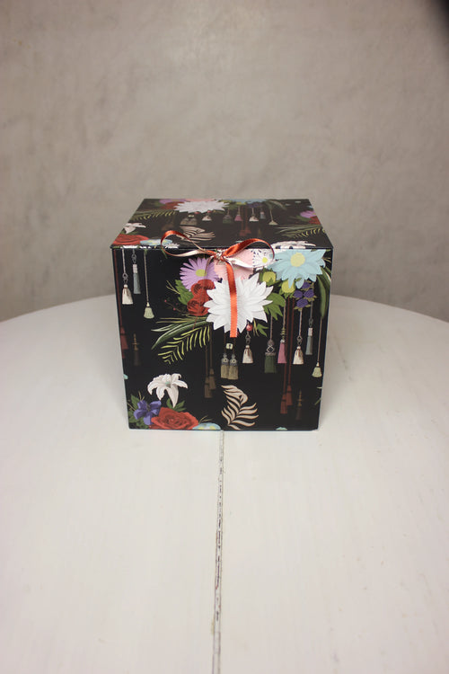 Big Box, Flowers & Tassels Black