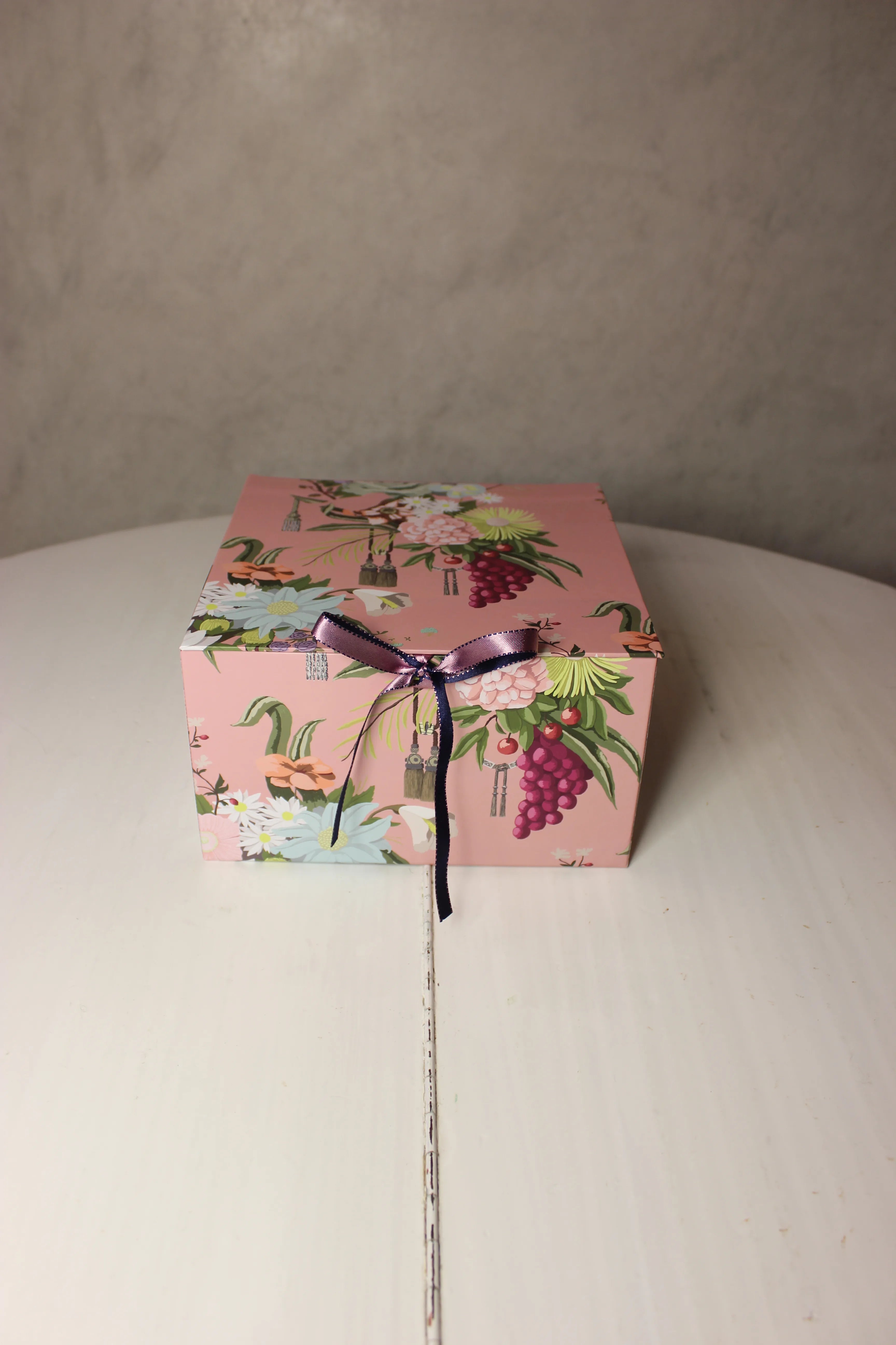 Medium Box, Flowers & Tassels Rose