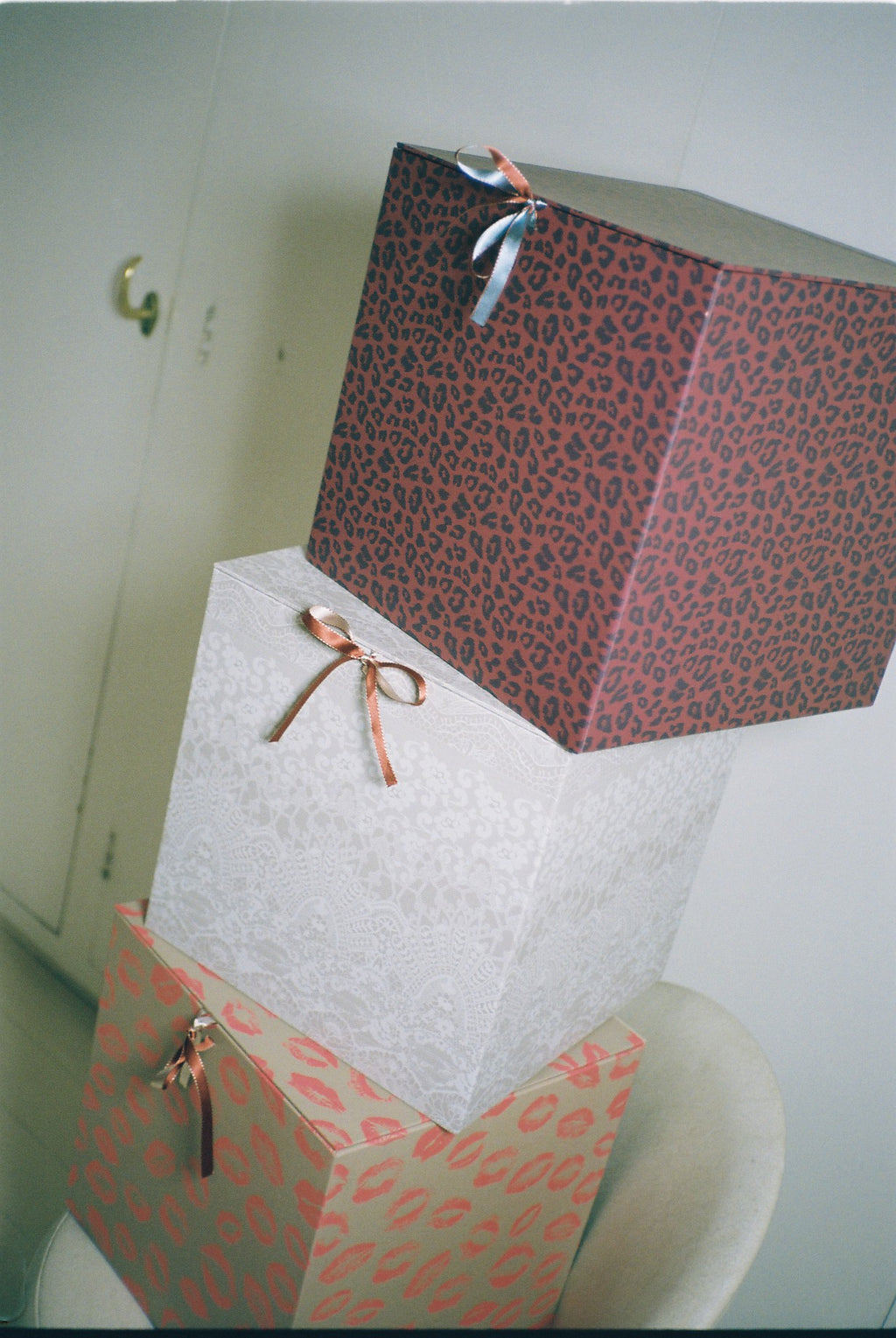 Mega Box, Lace White
