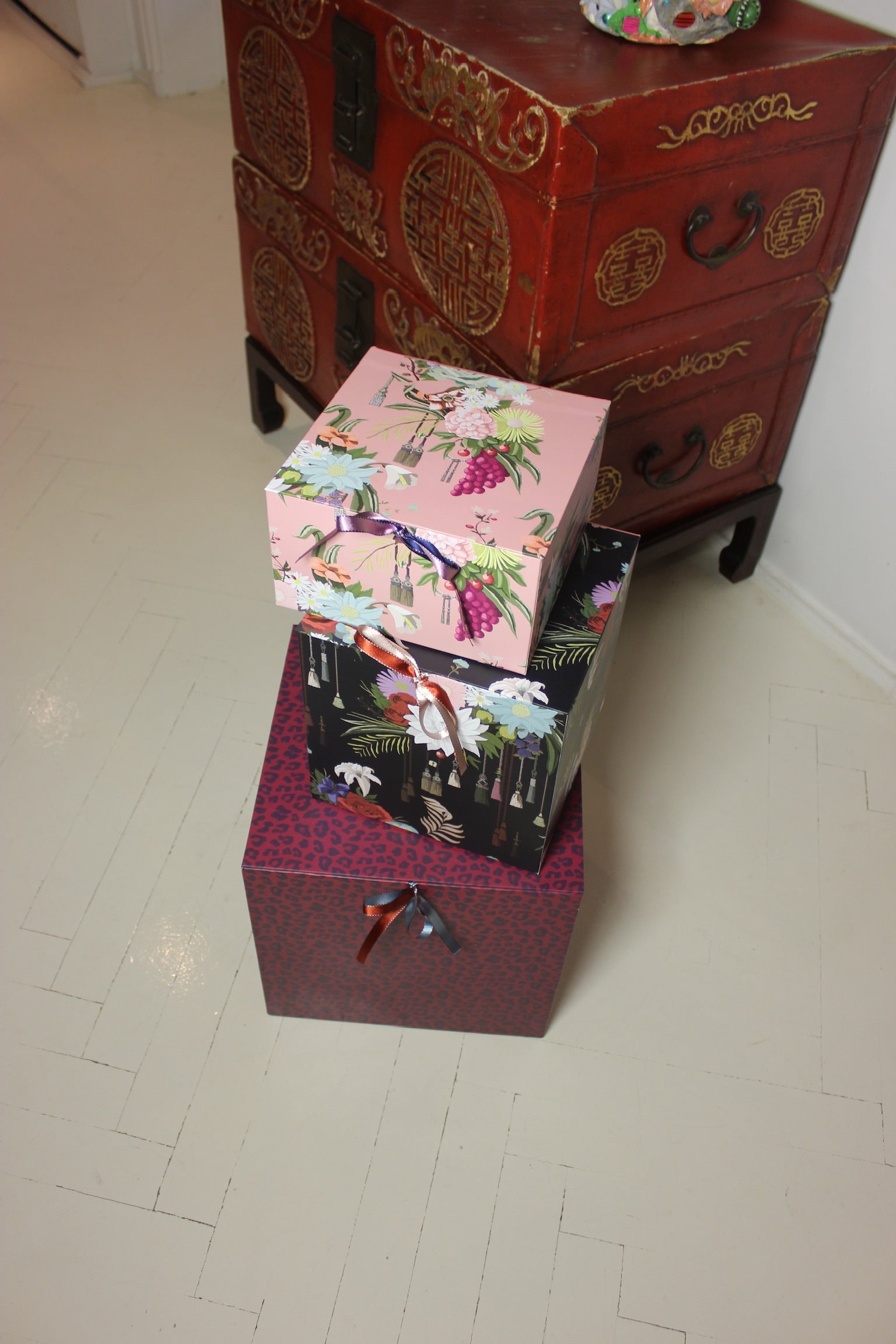 Medium Box, Flowers & Tassels Rose