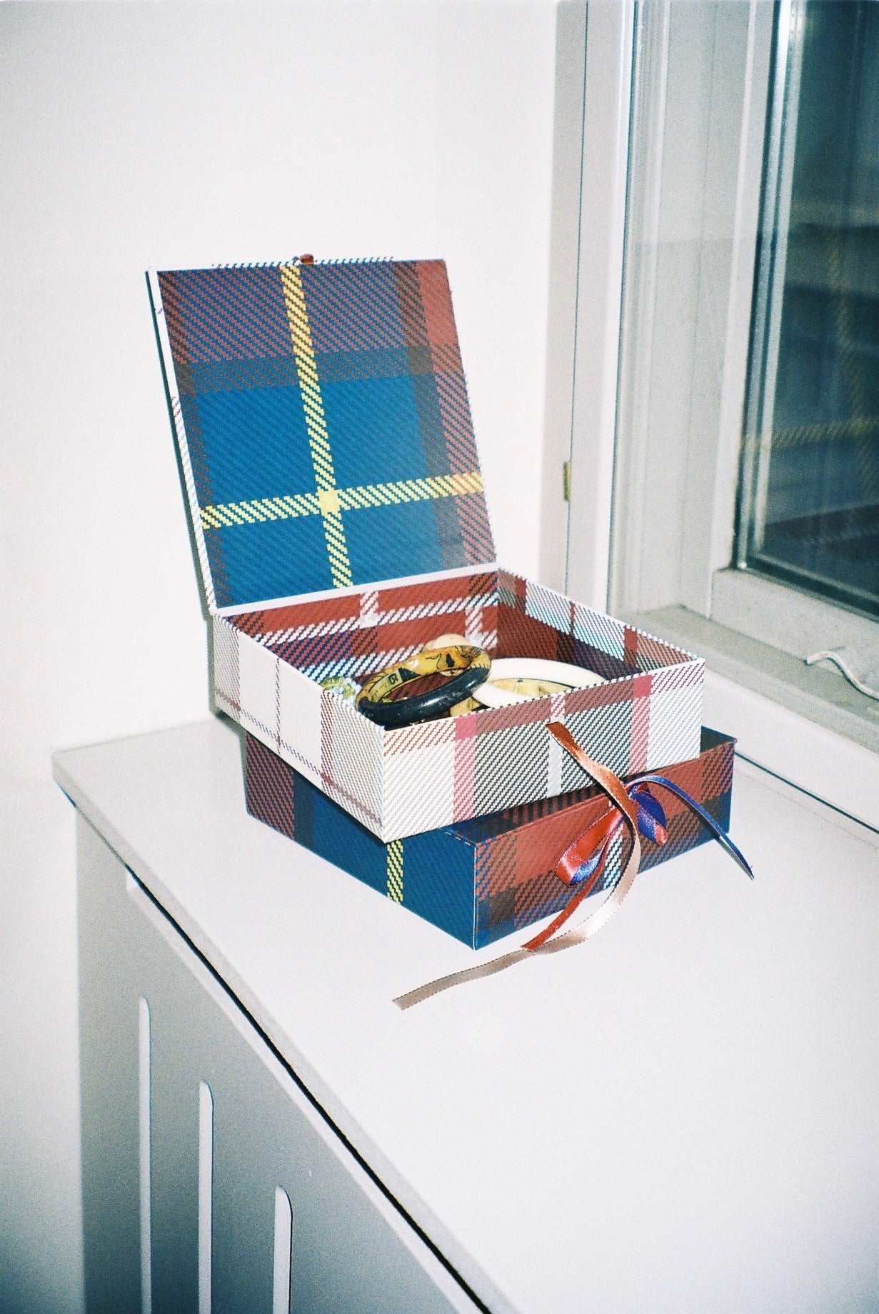 Flat Box, Tartan Red/Blue