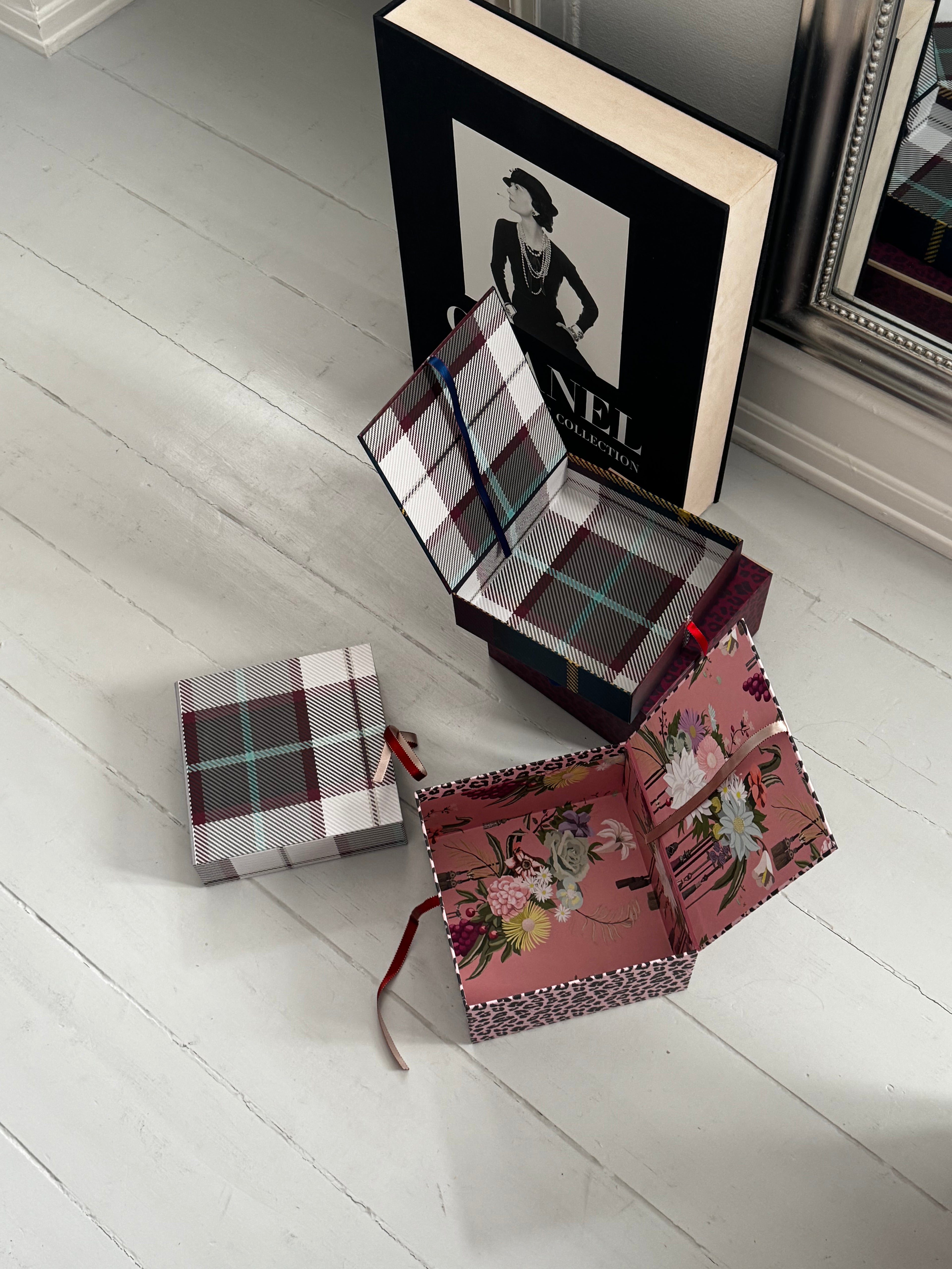 Flat Box, Tartan Grey