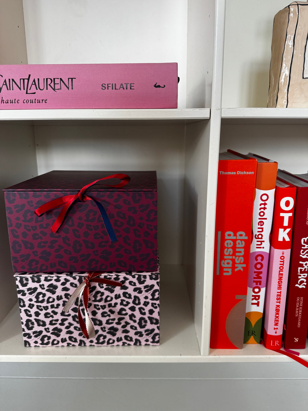Medium Box, Leo Burgundy