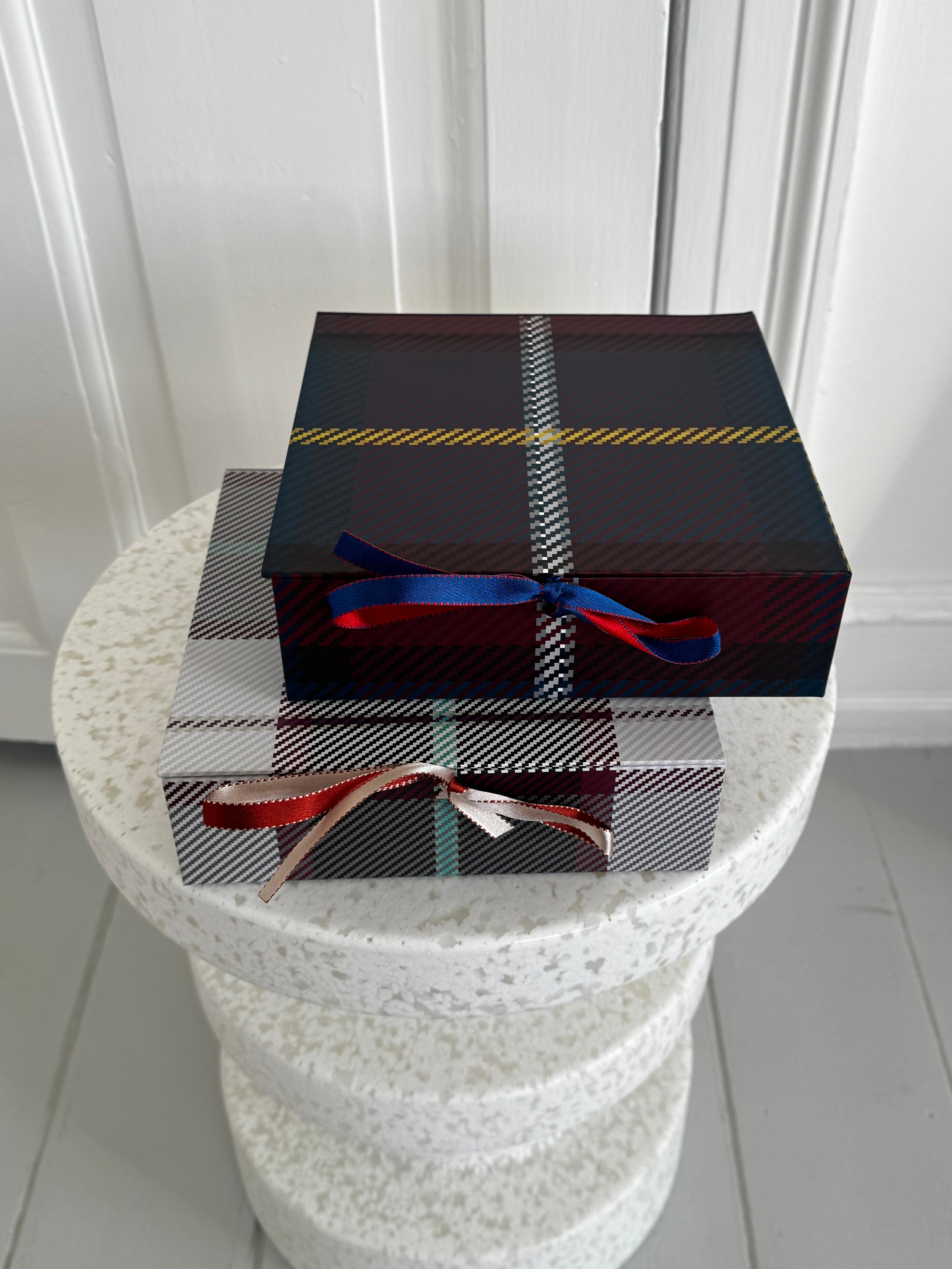 Flat Box, Tartan Red/Blue