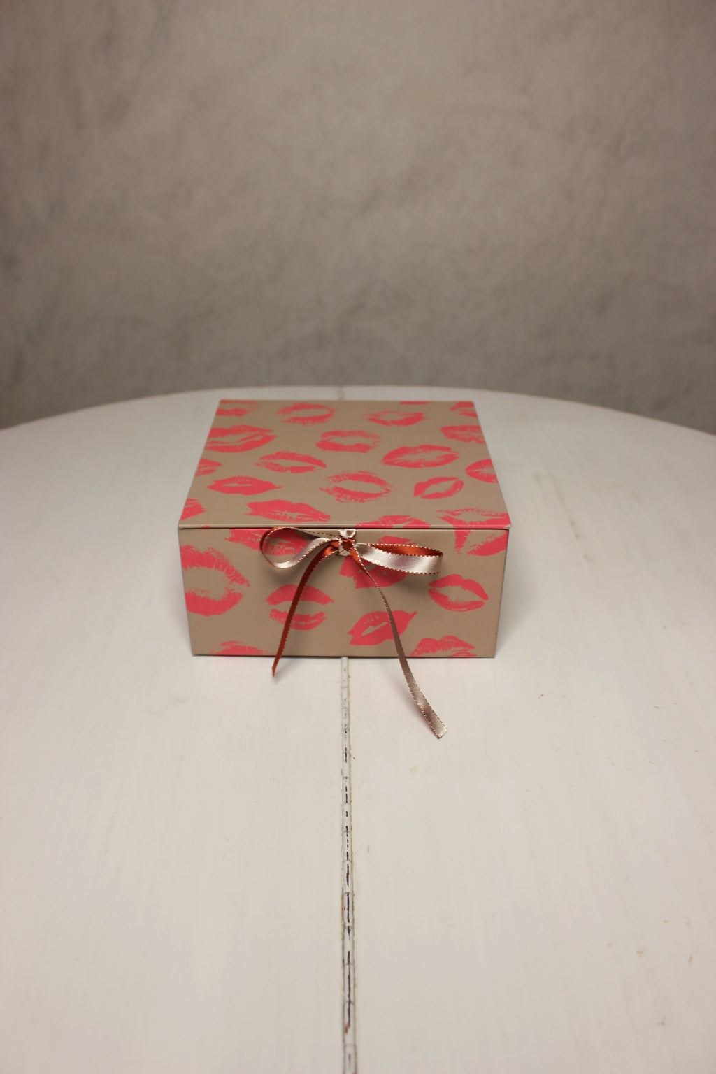 Small Box, Kisses Beige/Red