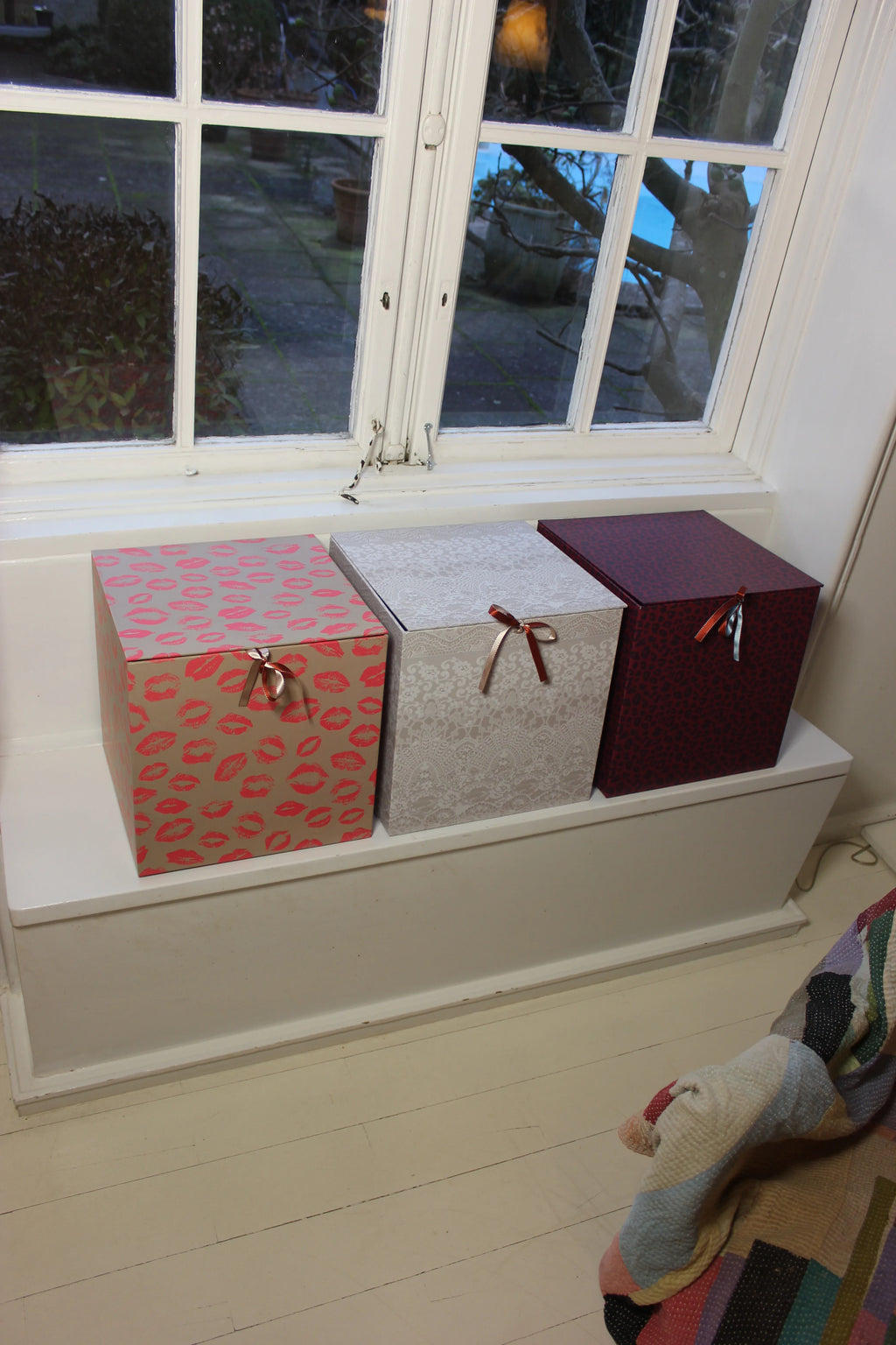 Mega Box, Kisses Beige/Red