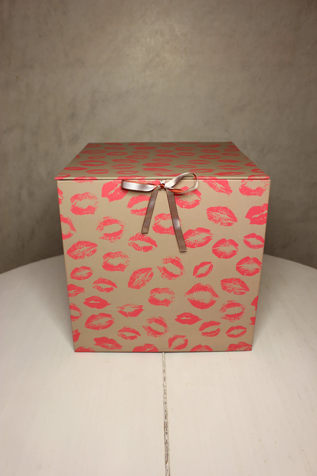 Mega Box, Kisses Beige/Red