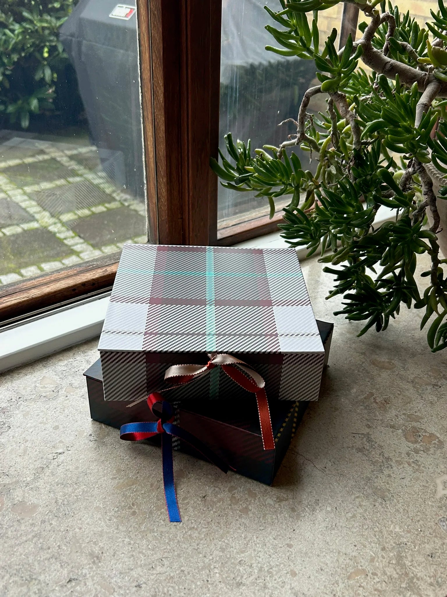 Flat Box, Tartan Grey